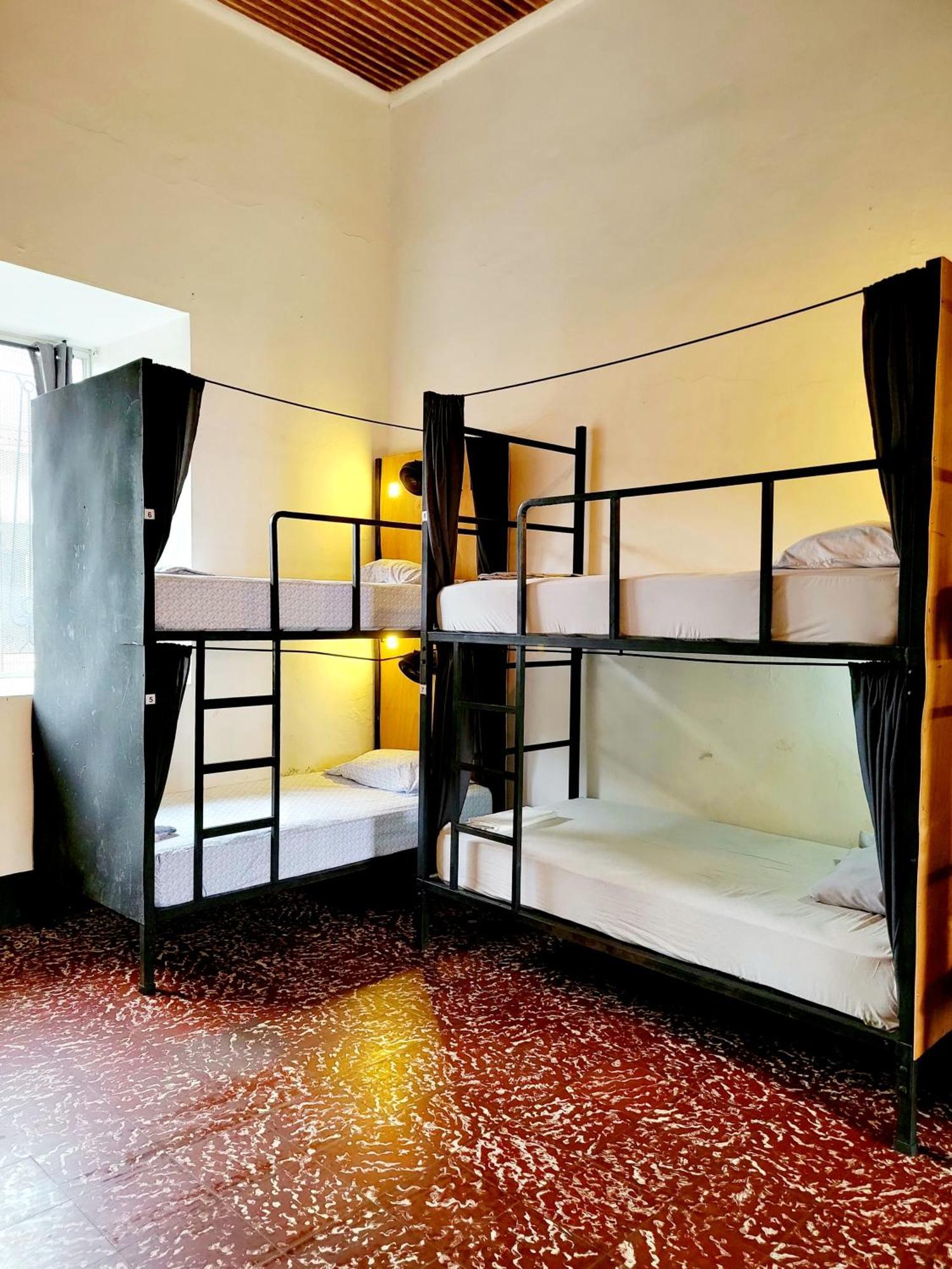 Poco A Poco Junior Hostel León Екстериор снимка