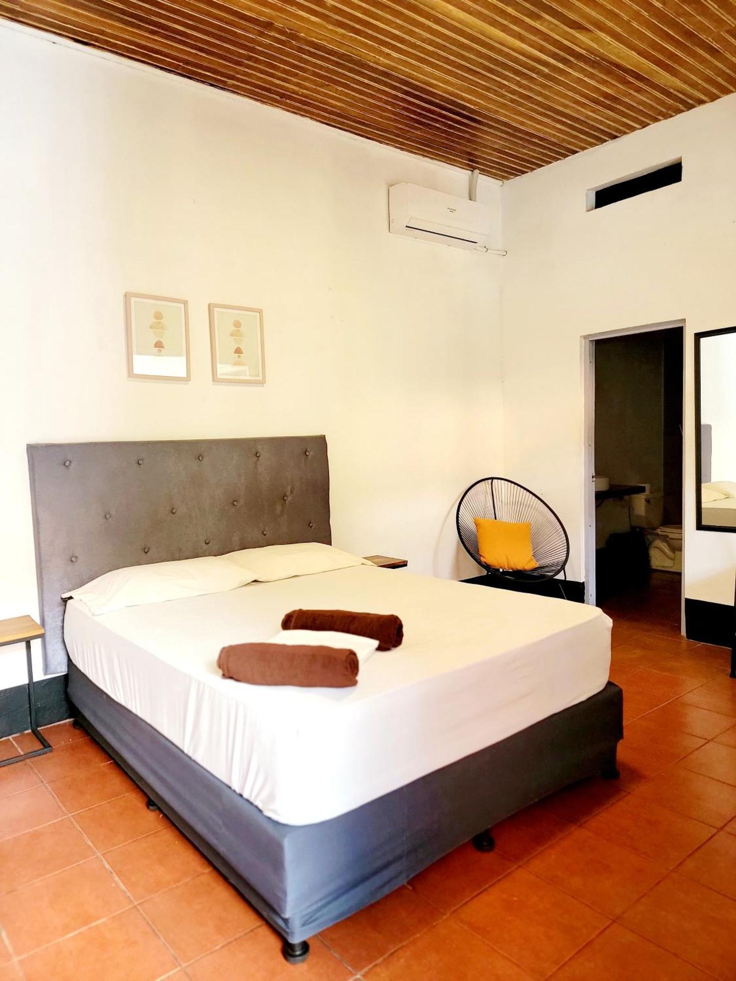 Poco A Poco Junior Hostel León Стая снимка