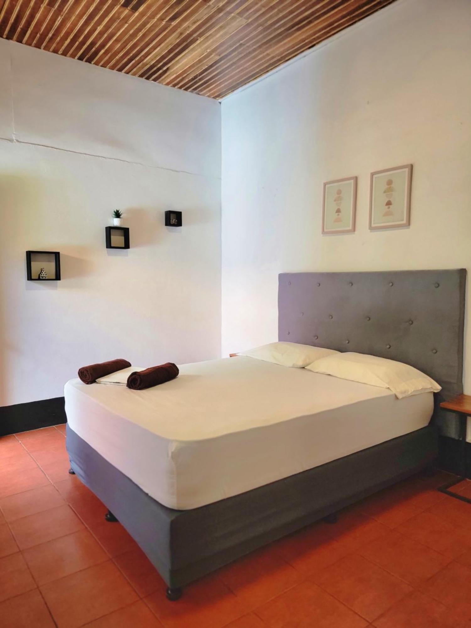 Poco A Poco Junior Hostel León Екстериор снимка