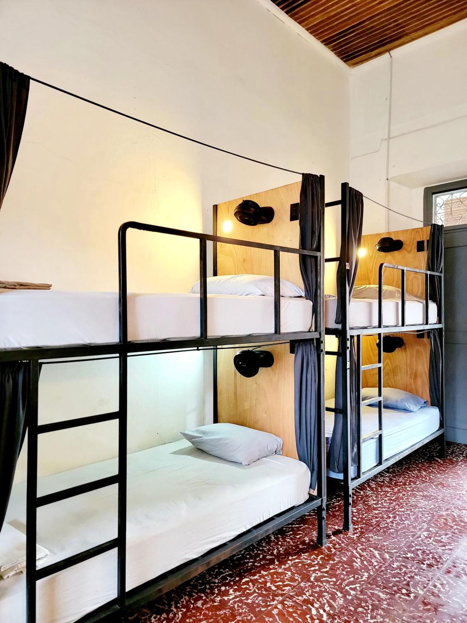 Poco A Poco Junior Hostel León Екстериор снимка