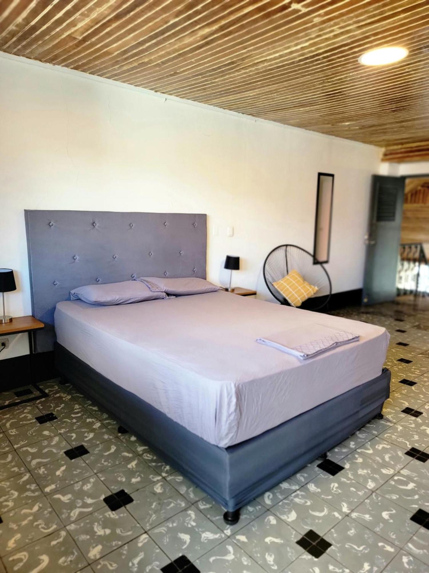 Poco A Poco Junior Hostel León Екстериор снимка