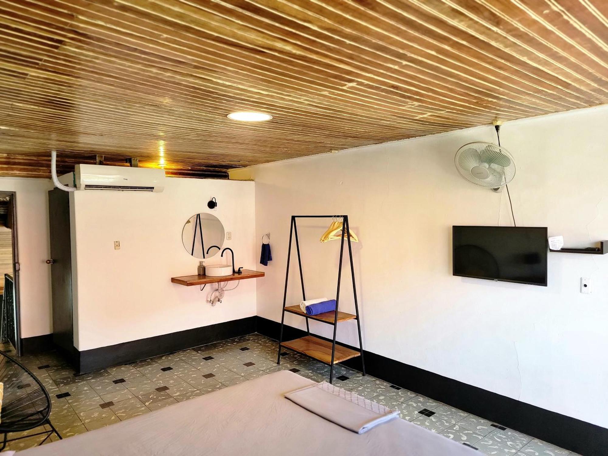 Poco A Poco Junior Hostel León Екстериор снимка