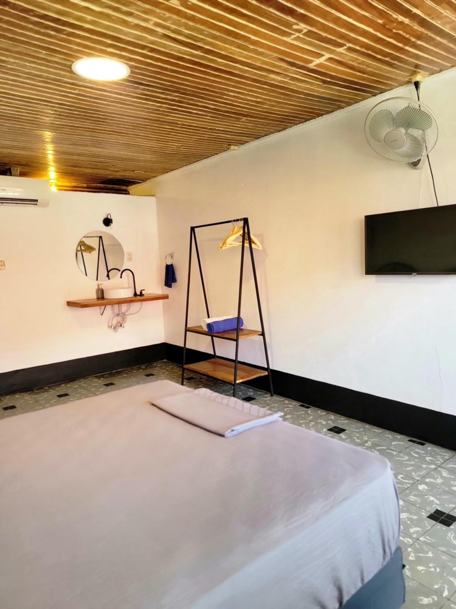 Poco A Poco Junior Hostel León Екстериор снимка