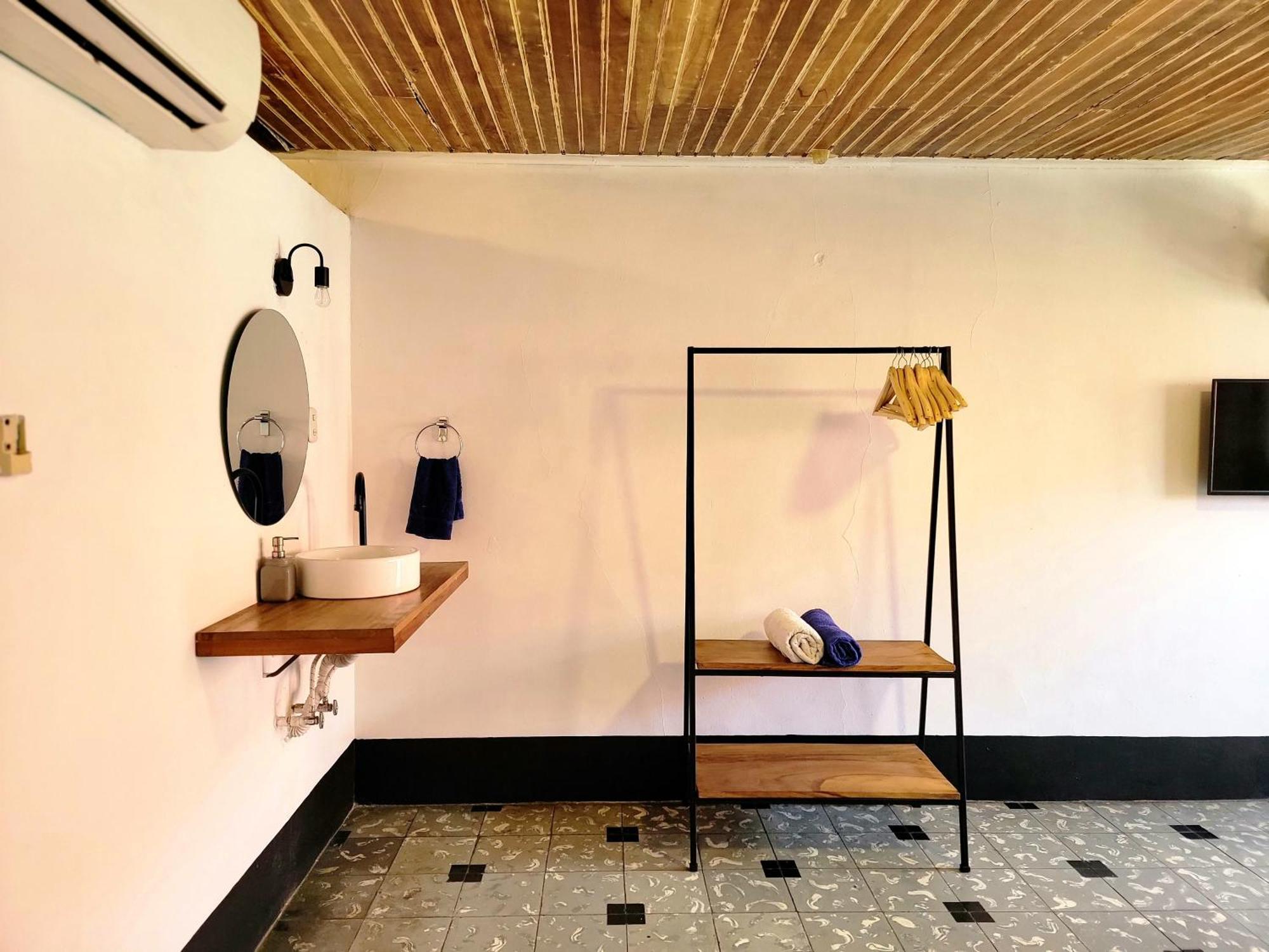 Poco A Poco Junior Hostel León Екстериор снимка